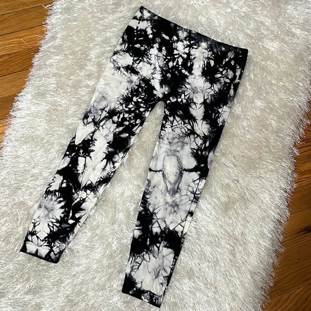 NWOT Seamless Tie Dye Leggings One Size Fits All